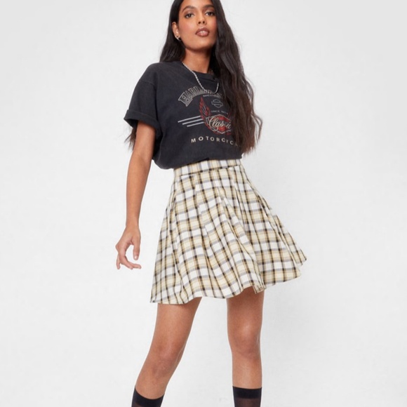 Nasty Gal Plaid Pleated Mini Skirt in Yellow - Picture 3 of 9